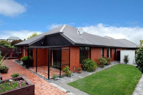 Photo of property in 2/7 Cherrywood Place, Redwood, Christchurch, 8051