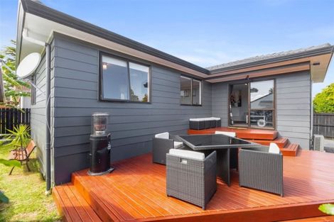 Photo of property in 1/18 Edwin Freeman Place, Ranui, Auckland, 0612