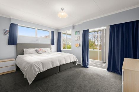 Photo of property in 12 Tabak Crescent, Takaro, Palmerston North, 4412