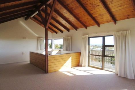 Photo of property in 19 Kellyville Heights, Merrilands, New Plymouth, 4312