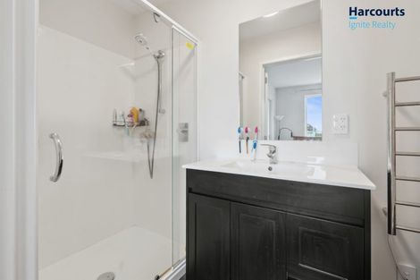 Photo of property in 11 Stitchbird Crescent, Papakura, 2110