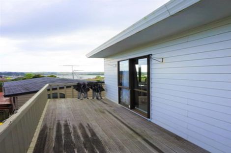 Photo of property in 1/24 Barbados Drive, Unsworth Heights, Auckland, 0632