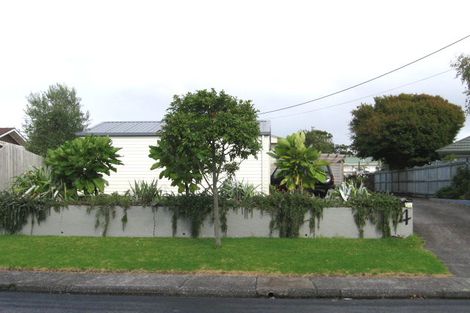 Photo of property in 4 Vodanovich Road, Te Atatu South, Auckland, 0610