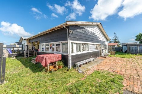 Photo of property in 39 Cornfoot Street, Castlecliff, Whanganui, 4501