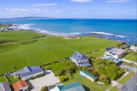 Photo of property in 10 Rimu Street, Kaka Point, Balclutha, 9271