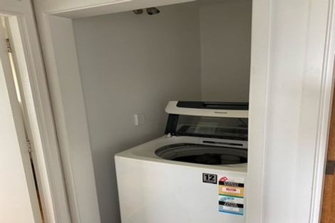 Photo of property in 2/30 Martin Crescent, Northcote, Auckland, 0627