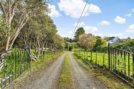 Photo of property in 118 Motu Road, Kumeu, 0891