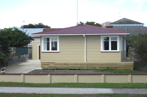 Photo of property in 22 Miro Street, Castlecliff, Whanganui, 4501