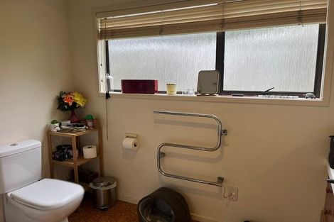 Photo of property in 2/4 Lyons Avenue, Murrays Bay, Auckland, 0630