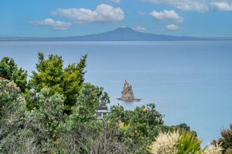 Photo of property in 31 Roberts Road, Matakatia, Whangaparaoa, 0930