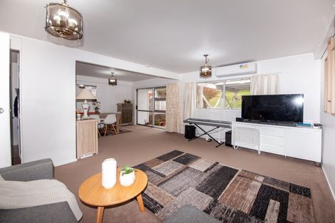 Photo of property in 18 Hollydale Grove, Churton Park, Wellington, 6037