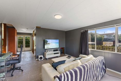 Photo of property in 98 Field Way, Waikanae Beach, Waikanae, 5036