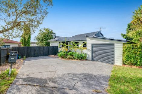 Photo of property in 5 Sevilla Place, Unsworth Heights, Auckland, 0632