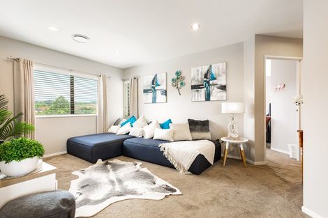 Photo of property in 16 Mural Place, Greenhithe, Auckland, 0632