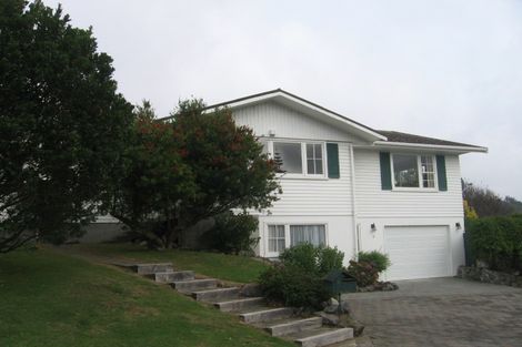 Photo of property in 2 Hicks Close, Whitby, Porirua, 5024