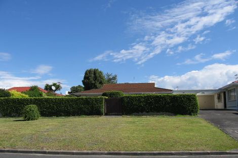 Photo of property in 1/1-3 Rock Isle Road, Torbay, Auckland, 0630