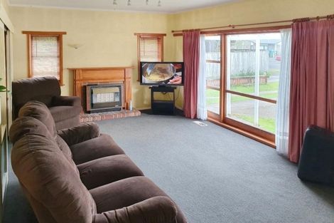 Photo of property in 16 Oxford Street, Fairfield, Hamilton, 3214