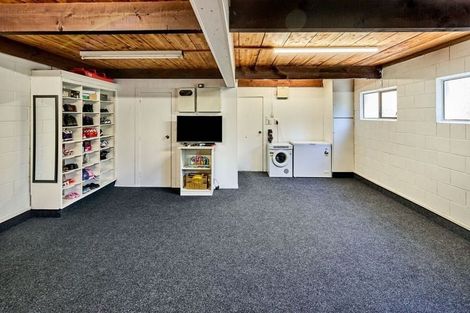 Photo of property in 33 Acacia Avenue, Maungaraki, Lower Hutt, 5010