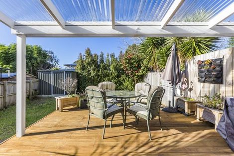 Photo of property in 2/49 Tramway Road, Beach Haven, Auckland, 0626