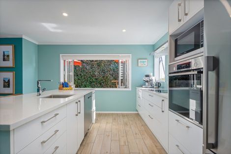 Photo of property in 56 Hahei Beach Road, Hahei, Whitianga, 3591