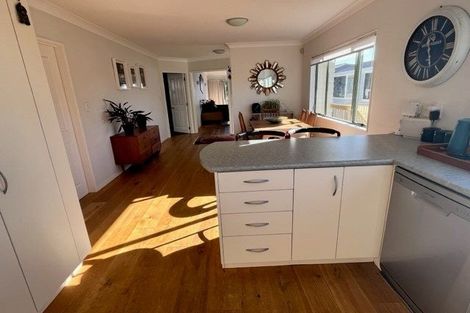 Photo of property in 9 Bradbury Road, Botany Downs, Auckland, 2010