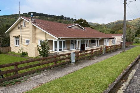 Photo of property in 3 Hay Street, Shannon, Palmerston North, 4474