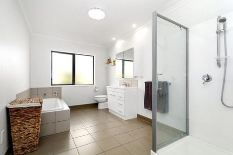 Photo of property in 175 Woodman Drive, Tawa, Wellington, 5028