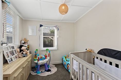 Photo of property in 176 Bowhill Road, New Brighton, Christchurch, 8083