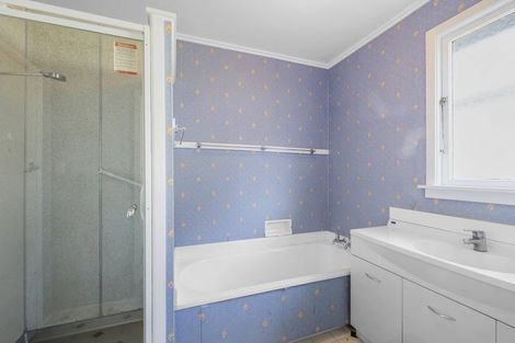 Photo of property in 10 Alberta Road, Glen Avon, New Plymouth, 4312