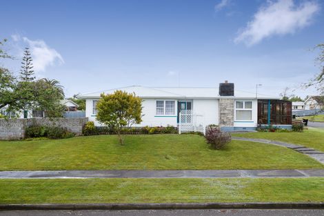 Photo of property in 10 Wairau Place, Kelvin Grove, Palmerston North, 4414