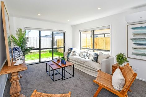 Photo of property in 11 Poutawa Lane, Clarks Beach, 2122