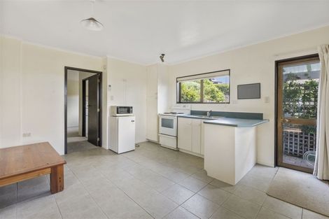 Photo of property in 22 Kathy Terrace, Stanmore Bay, Whangaparaoa, 0932