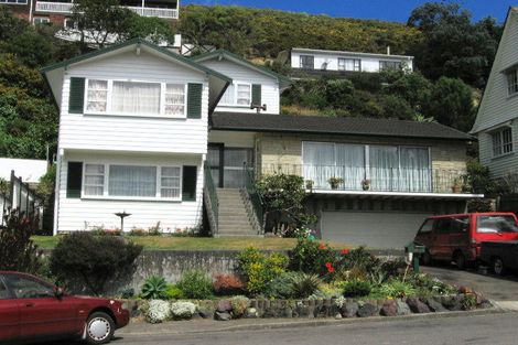 Photo of property in 32 Southern Cross Crescent, Island Bay, Wellington, 6023