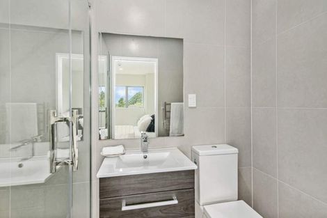 Photo of property in 1/147 Albany Highway, Unsworth Heights, Auckland, 0632