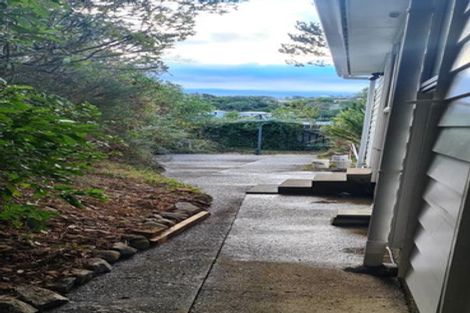 Photo of property in 6 Glanmire Road, Newlands, Wellington, 6037