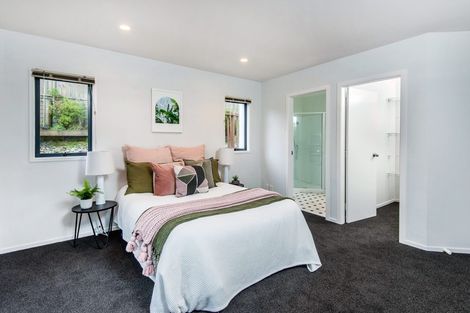 Photo of property in 59 Dress Circle, Newlands, Wellington, 6037