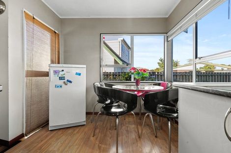 Photo of property in 2/114 Clevedon Road, Papakura, 2110