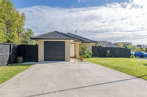 Photo of property in 25 Mahia Lane, Waikanae, 5036