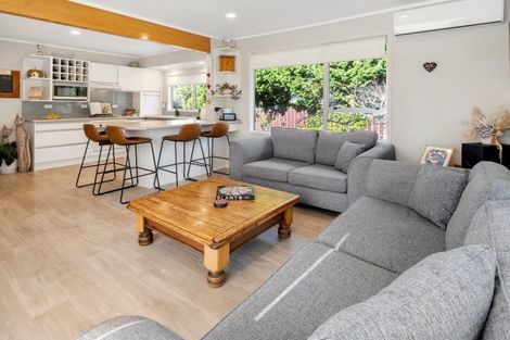Photo of property in 22 Jandell Crescent, Bucklands Beach, Auckland, 2014