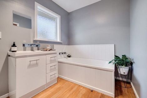 Photo of property in 145 Avonhead Road, Avonhead, Christchurch, 8042