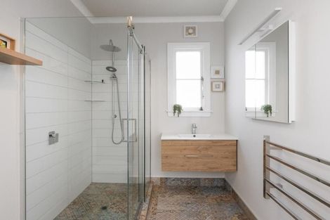 Photo of property in 1111a Heretaunga Street East, Parkvale, Hastings, 4122