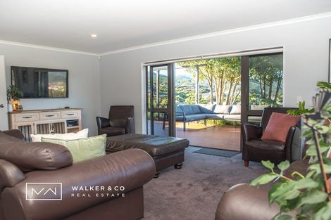 Photo of property in 22 James Nairn Grove, Riverstone Terraces, Upper Hutt, 5018