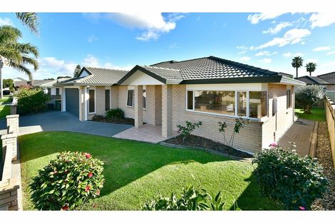 Photo of property in 16 Dan Tori Place, Orewa, 0931
