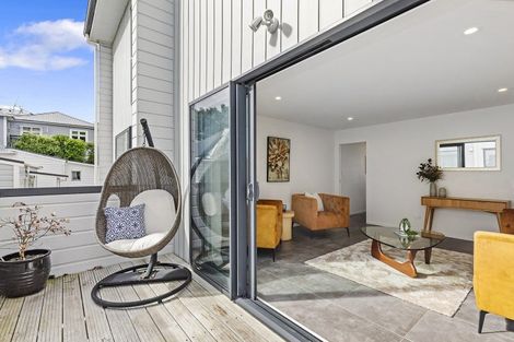 Photo of property in 77b Herald Street, Berhampore, Wellington, 6023