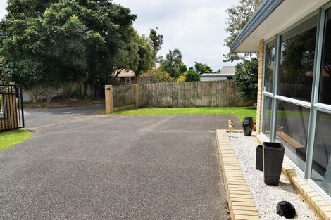 Photo of property in 8 Aristoy Close, Conifer Grove, Takanini, 2112