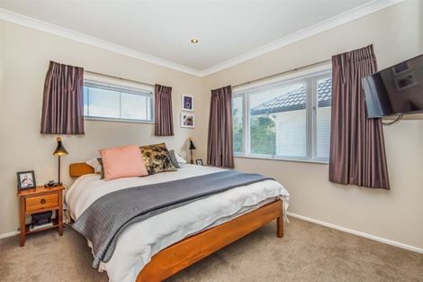 Photo of property in 2/52 Aberdeen Road, Campbells Bay, Auckland, 0620