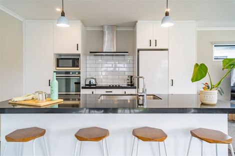 Photo of property in 36 Te Kaeaea Crescent, Wallaceville, Upper Hutt, 5018