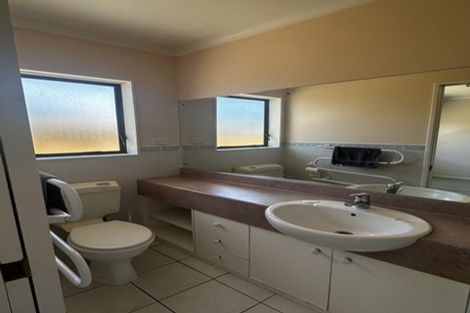 Photo of property in 1/47 Carnoustie Drive, Wattle Downs, Auckland, 2103