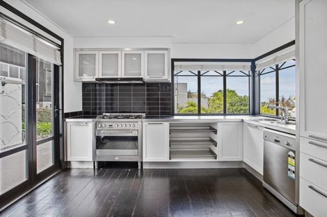 Photo of property in Illawarra Flats, 1/4 Brighton Road, Parnell, Auckland, 1052