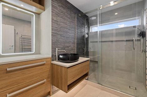 Photo of property in 37a Bradbury Road, Botany Downs, Auckland, 2010